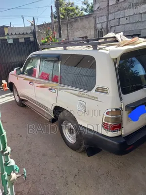 Toyota Land Cruiser 2004 White