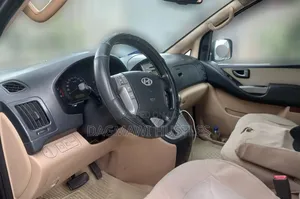 Hyundai H1 2012 Brown