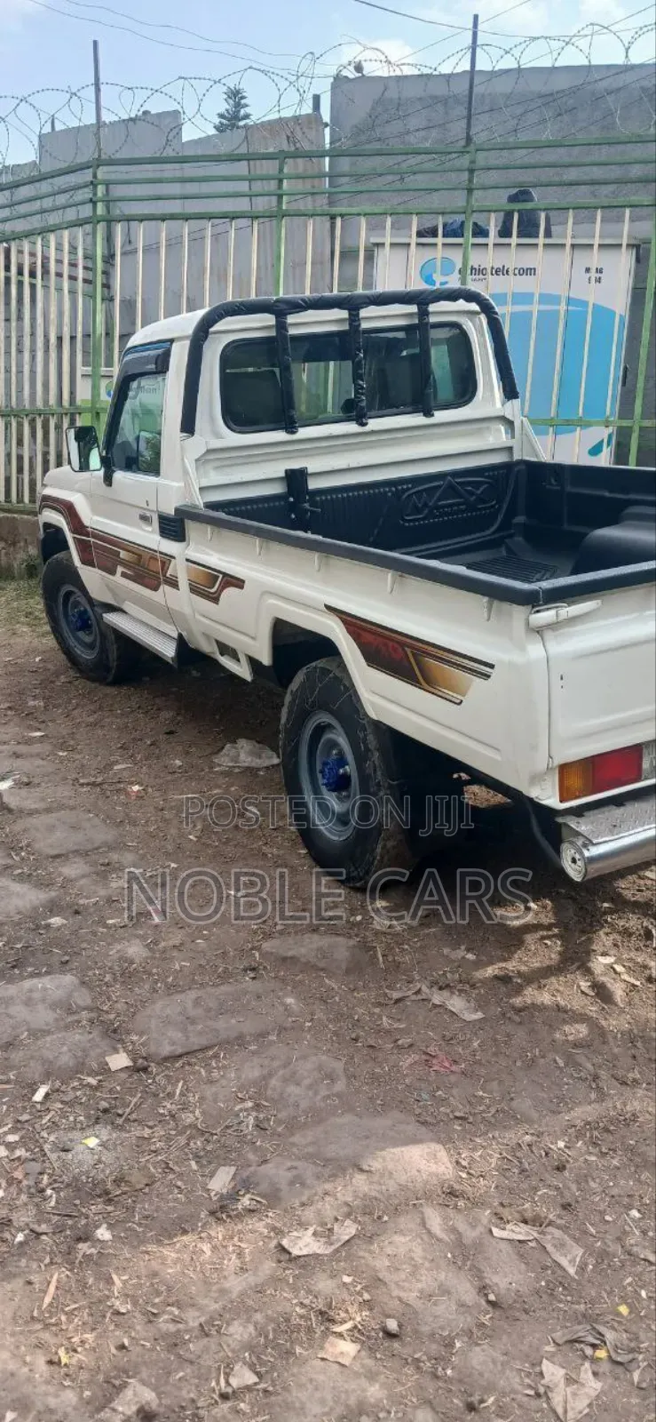 Toyota Land Cruiser 2010 White