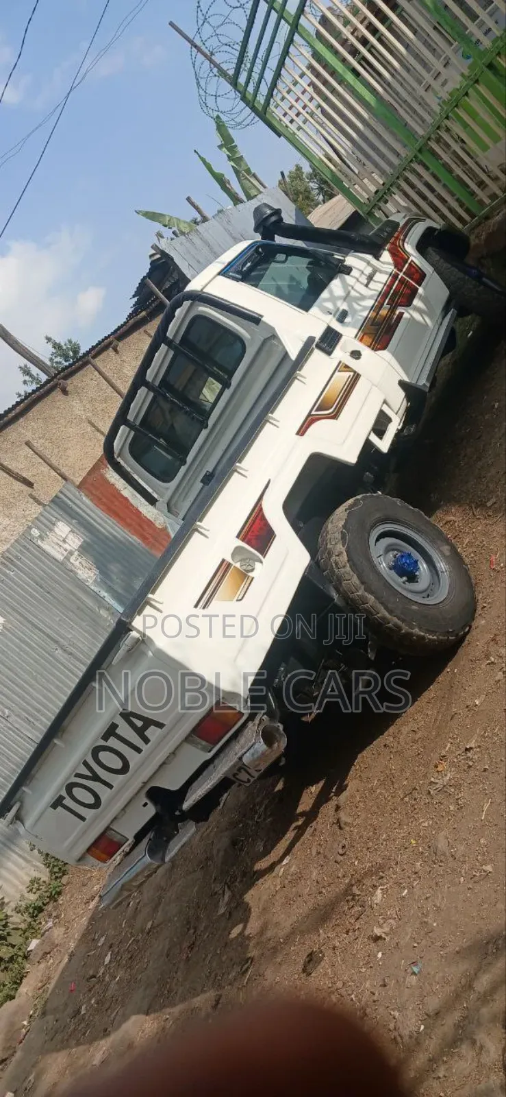 Toyota Land Cruiser 2010 White