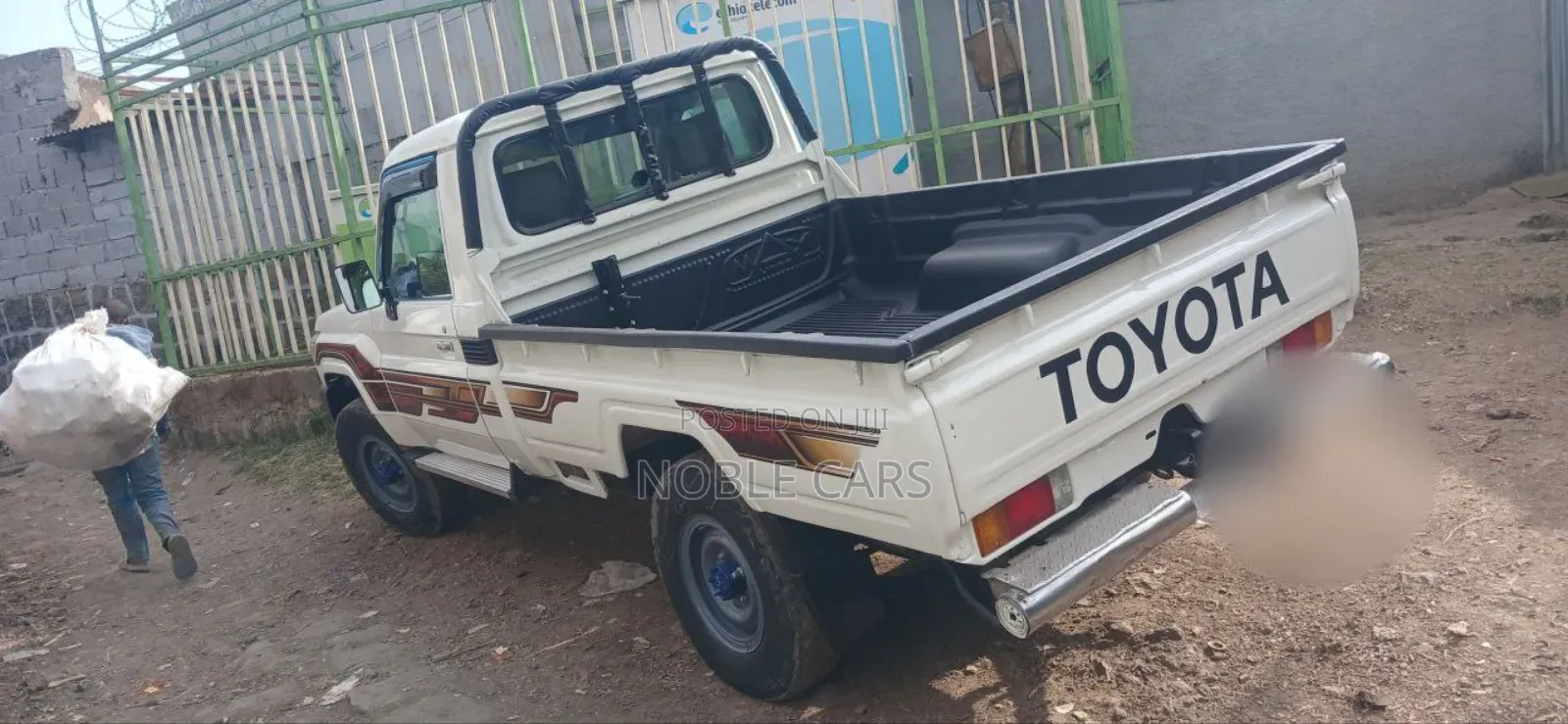 Toyota Land Cruiser 2010 White