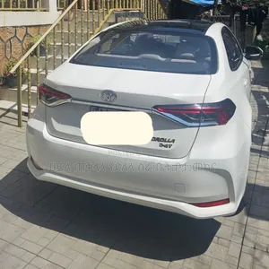 Toyota Corolla 2022 Off white