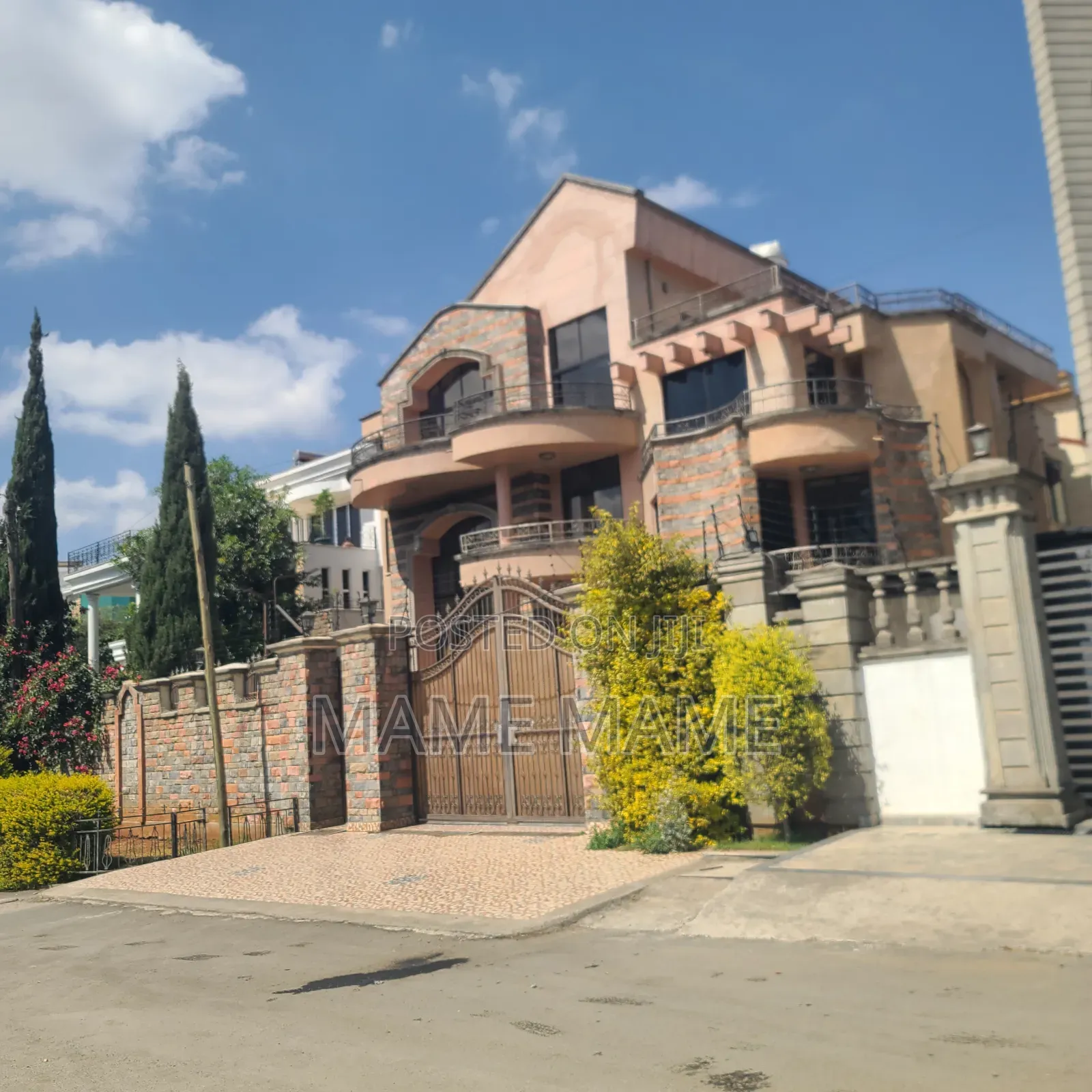 7bdrm House in Addis Abeba, Bole for sale