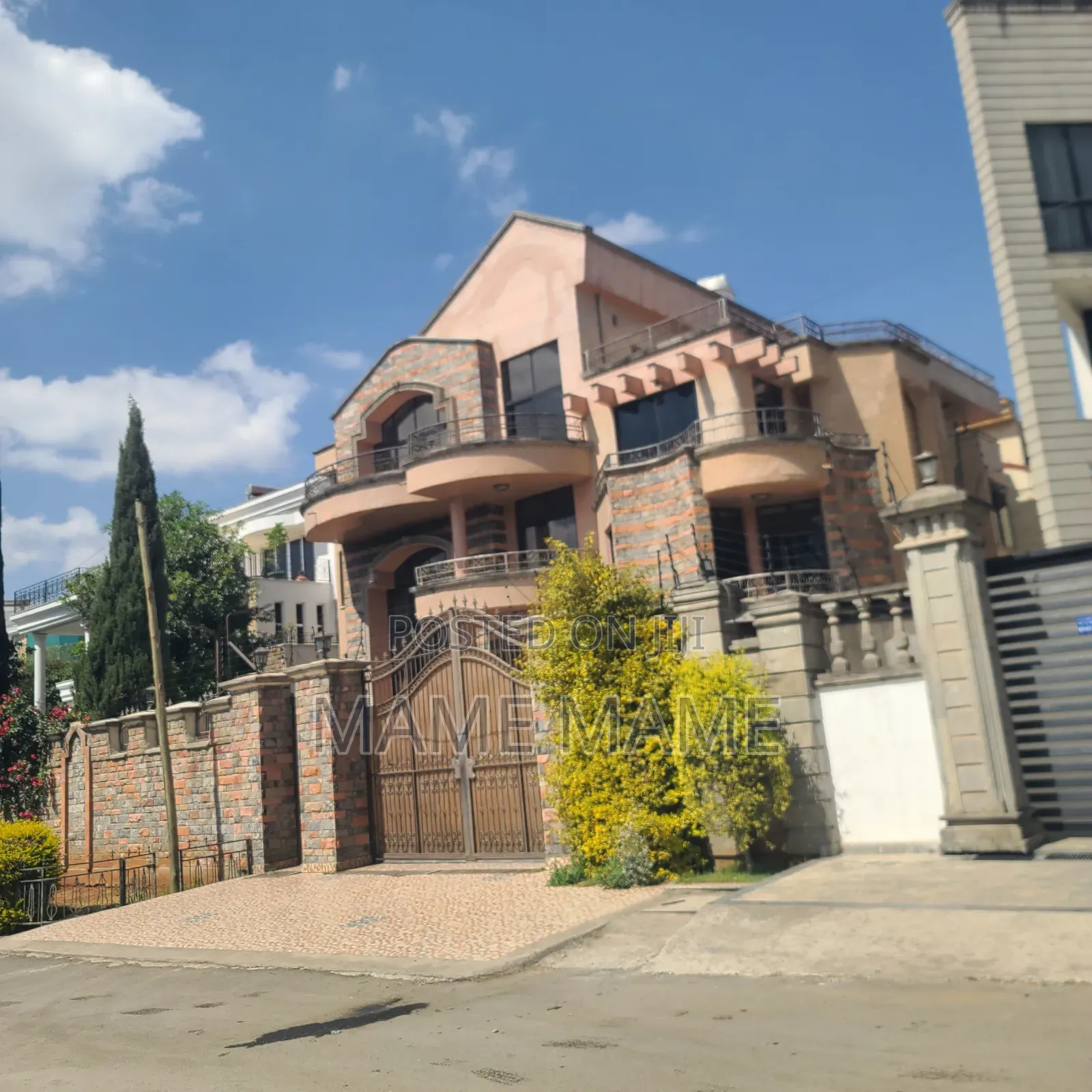 7bdrm House in Addis Abeba, Bole for sale