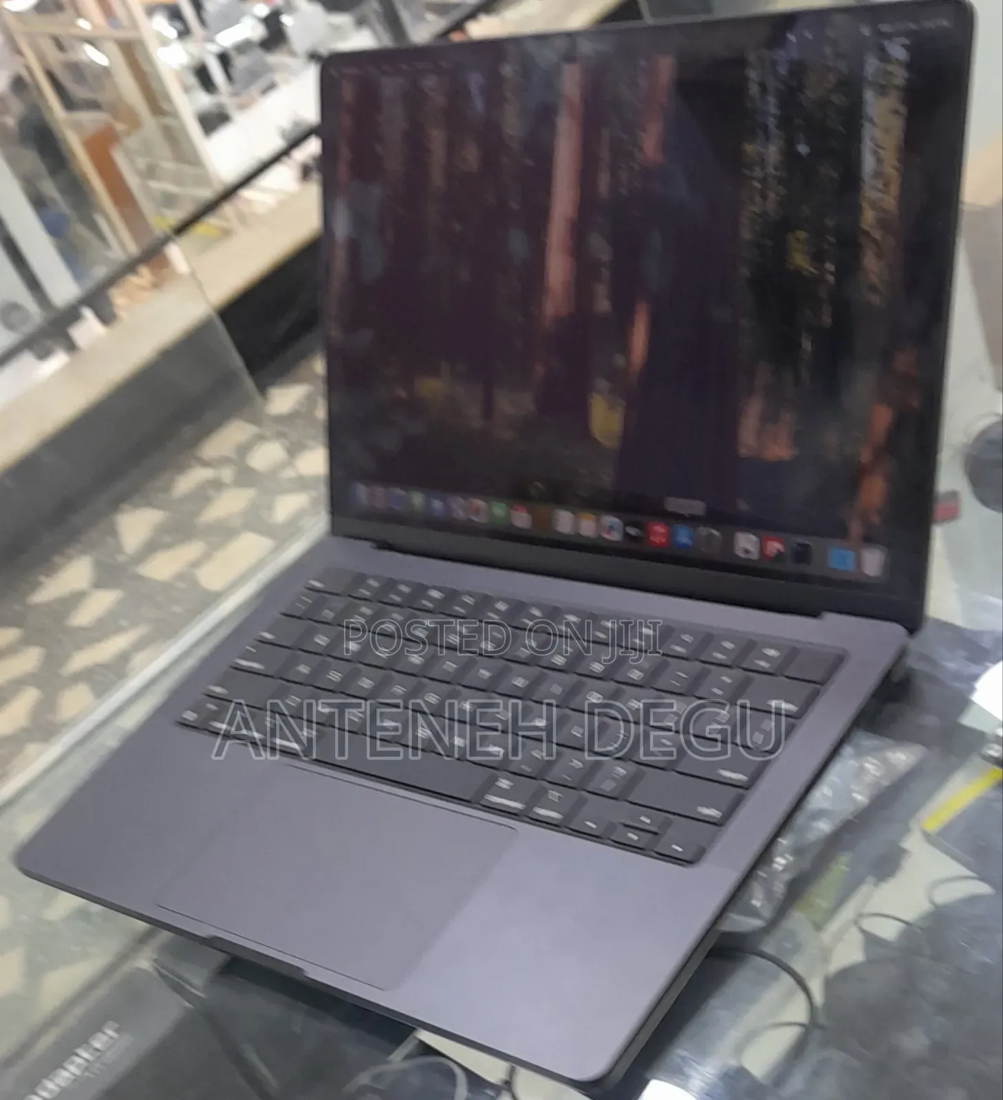 New Laptop Apple MacBook 18GB Apple M3 Pro SSD 1T