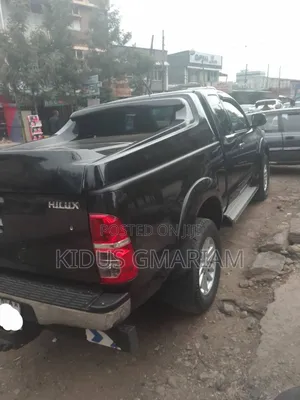 Photo - Toyota Hilux 2015 Black
