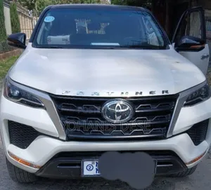 Photo - Toyota Fortuner 2020 Beige