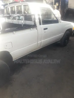 Toyota Hilux 2200 4x4 1986 White