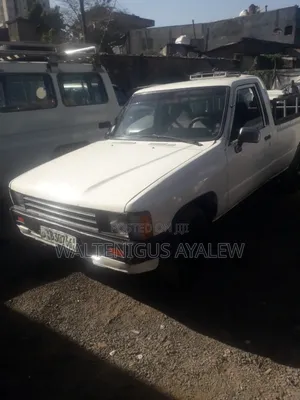 Toyota Hilux 2200 4x4 1986 White