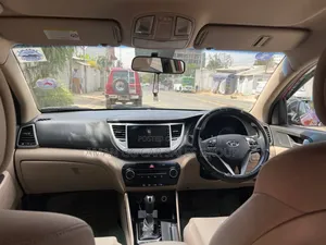 Hyundai Tucson 2018 Red