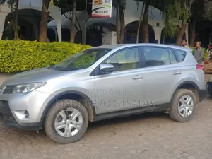 Photo - Toyota RAV4 LE FWD (2.5L 4cyl 6A) 2013 Silver