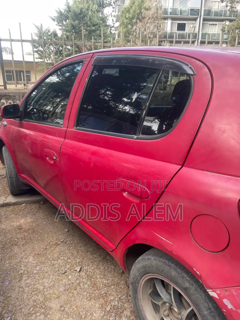 Toyota Vitz 2000 Red