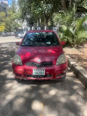 Toyota Vitz 2000 Red