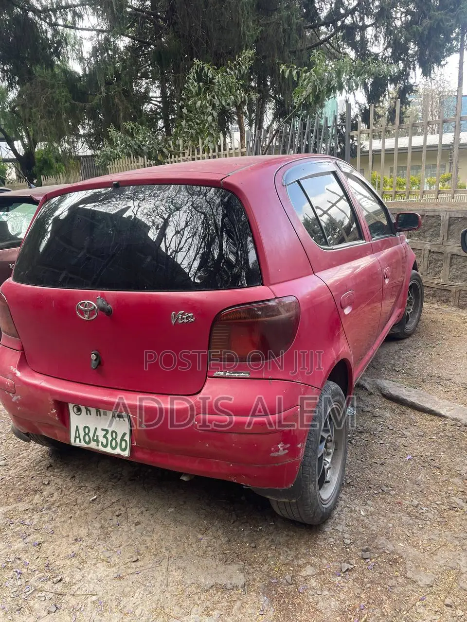 Toyota Vitz 2000 Red