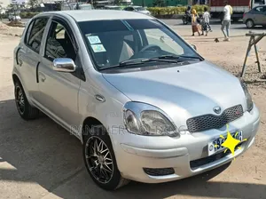 Photo - Toyota Vitz 2003 Silver