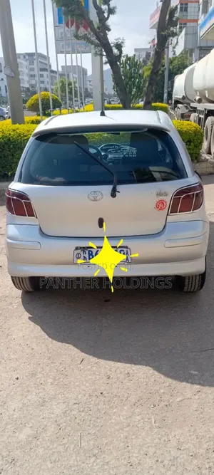 Toyota Vitz 2003 Silver