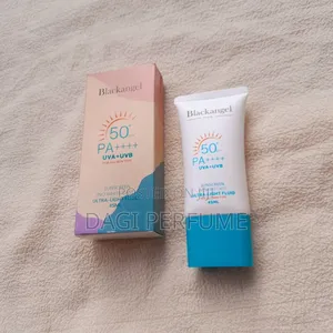 Photo - Black Angle Sunscreen