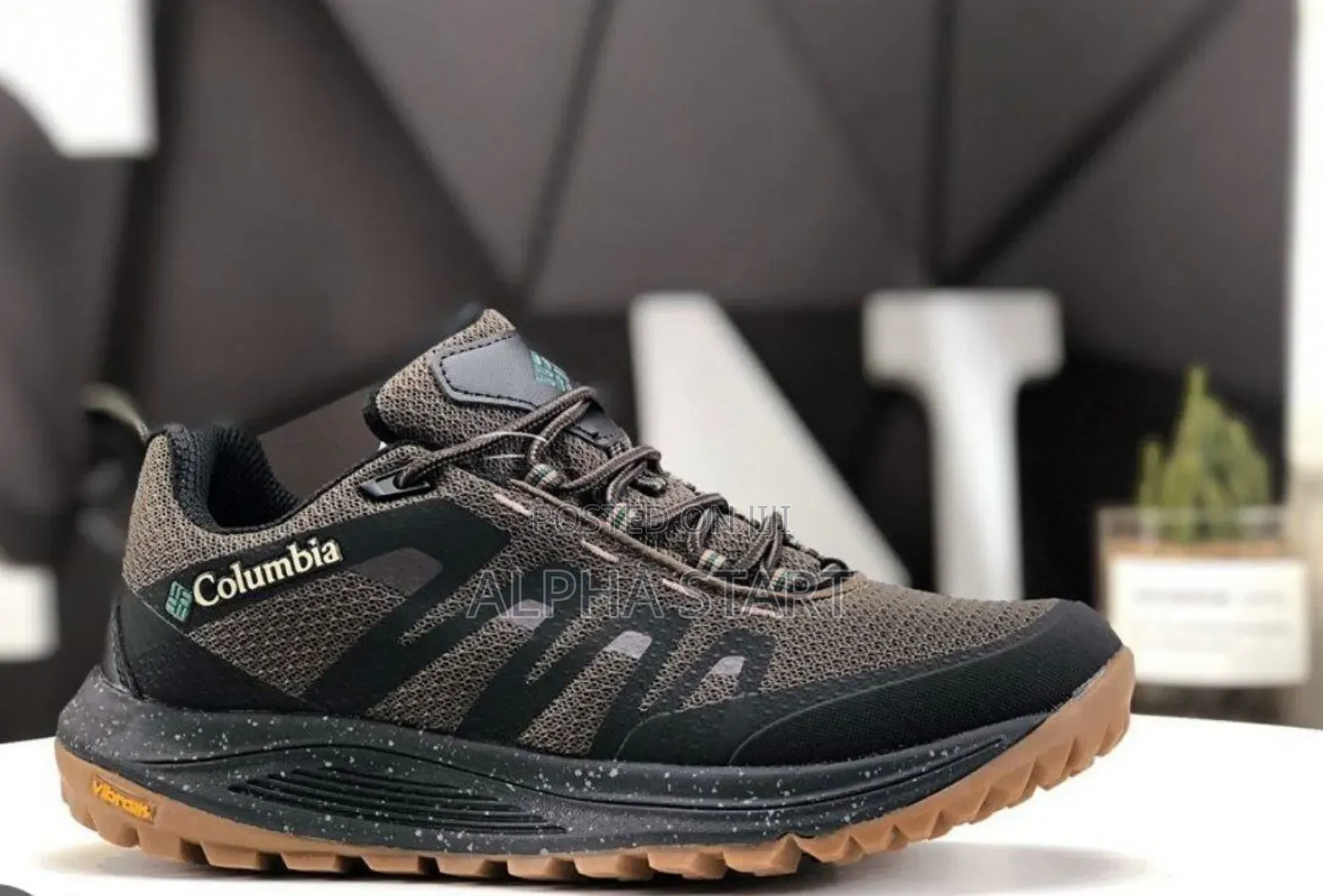 New Arrival Original Columbia Sneakers Made in Vietnam