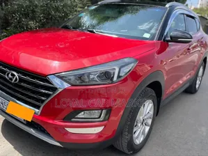 Photo - Hyundai Tucson 2018 Red