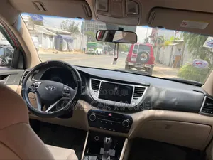 Hyundai Tucson 2018 Red