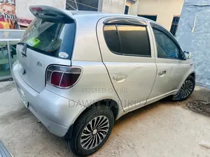 Toyota Vitz 2001 Silver