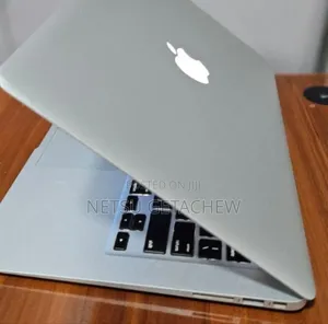New Laptop Apple MacBook Pro 2017 8GB Intel Core I5 SSD 128GB