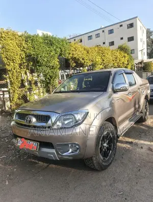 Photo - Toyota Hilux 2007 Gold