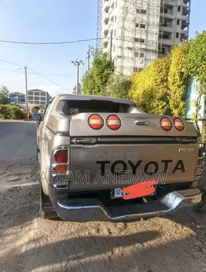 Toyota Hilux 2007 Gold