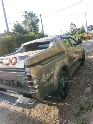 Toyota Hilux 2007 Gold
