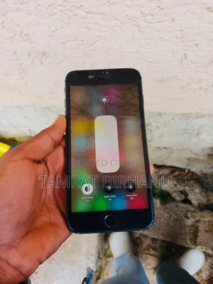 Photo - Apple iPhone 8 Plus 64 GB Black