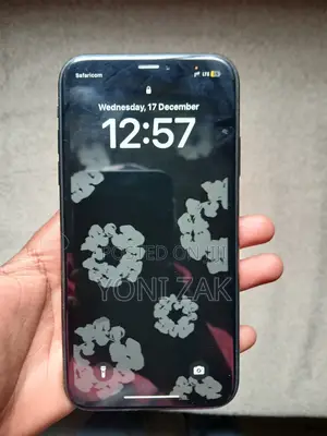 Photo - Apple XR 64 GB Black