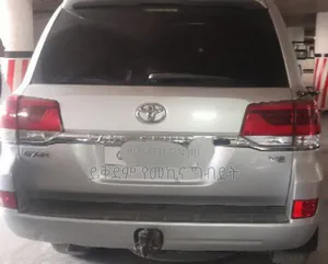 Toyota Land Cruiser 4.5 V8 GXR 2019 Silver
