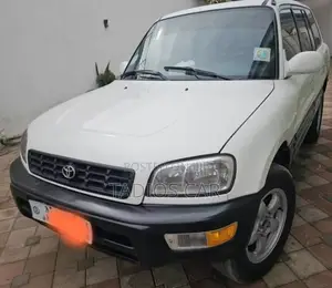 Photo - Toyota RAV4 Base FWD 1999 White