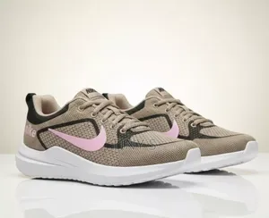 Photo - Women's Sneaker Size (38)