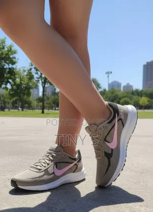 Women's Sneaker Size (38)