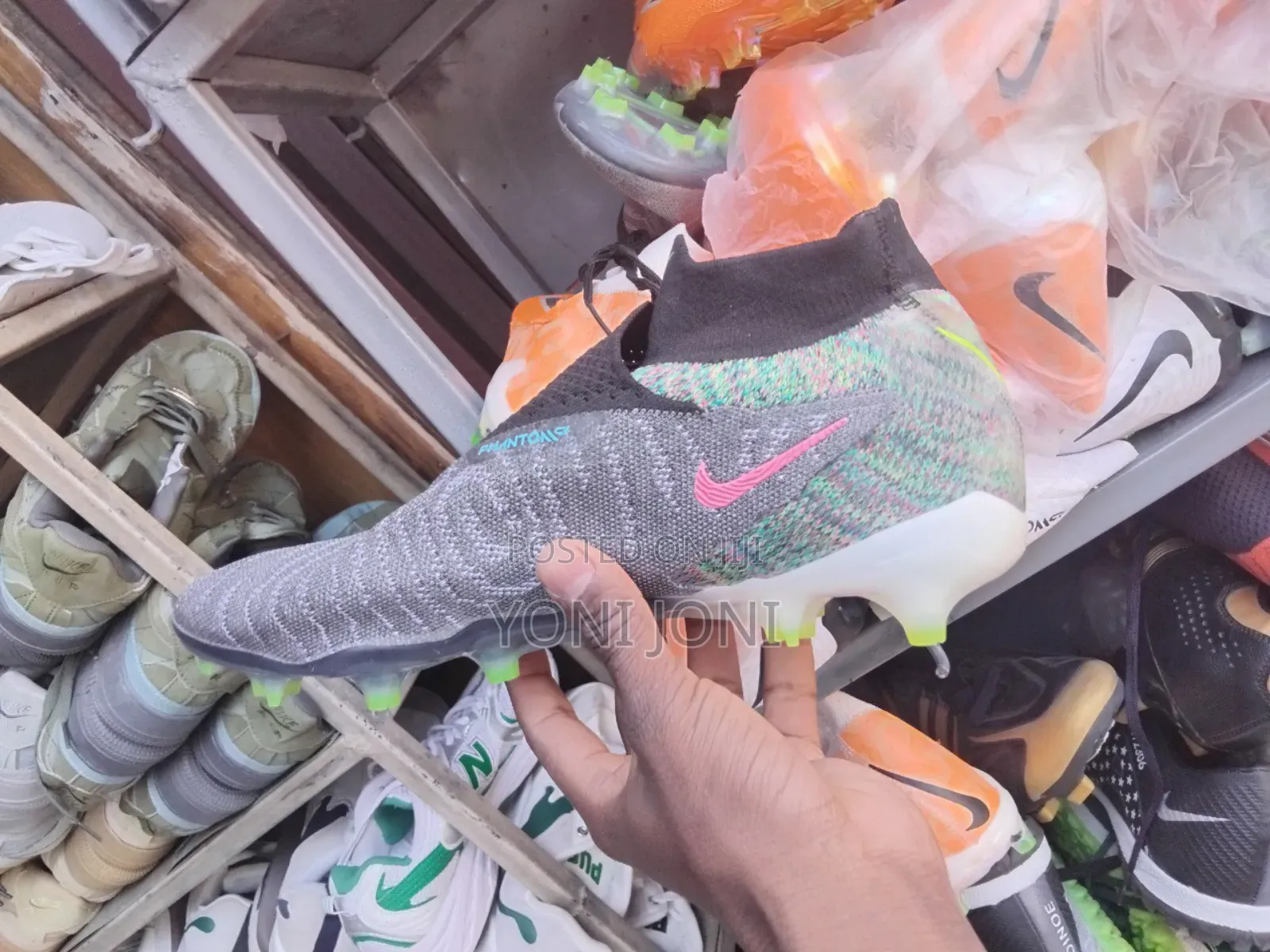 ታኬታ Football Boots