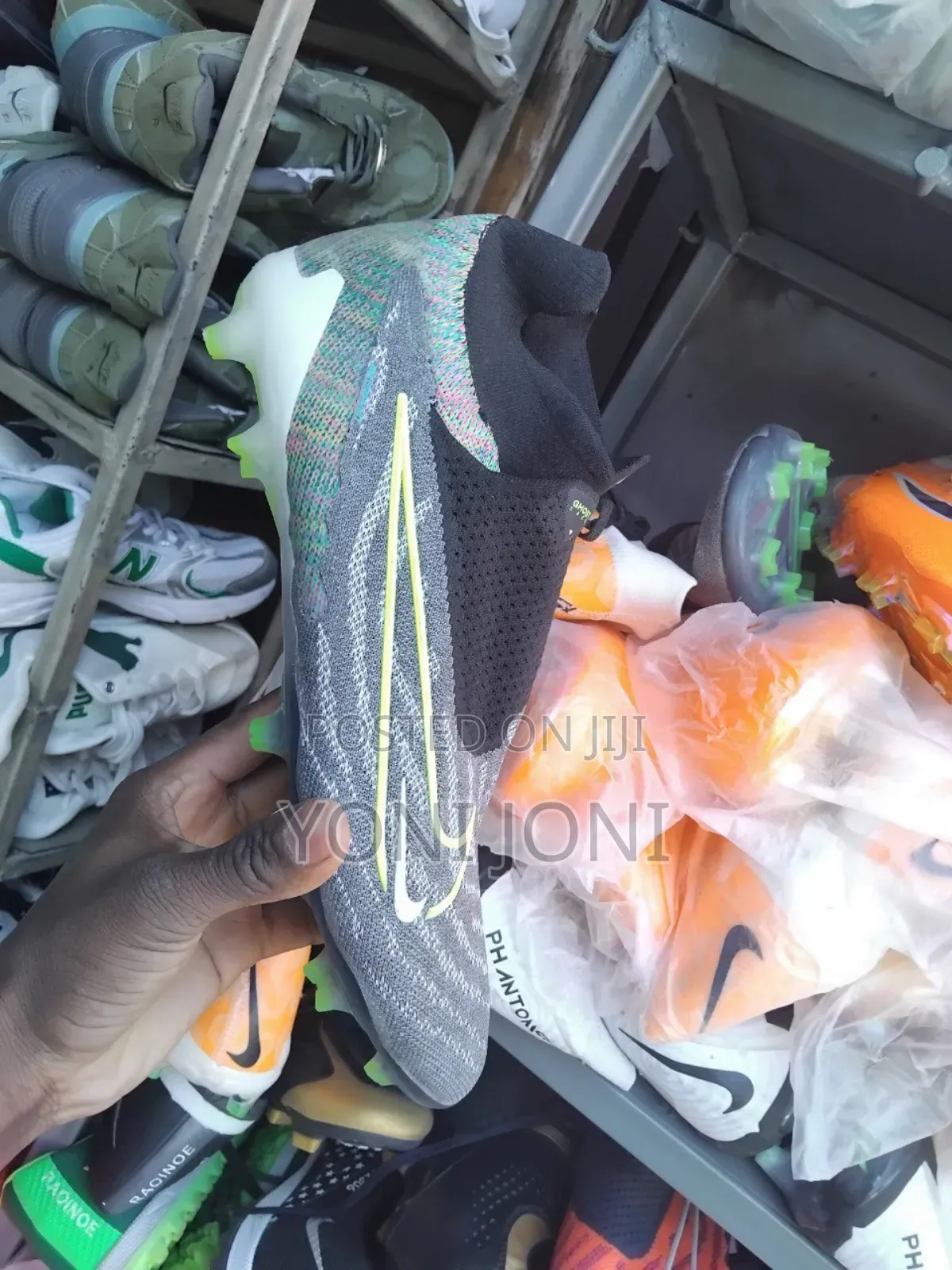 ታኬታ Football Boots