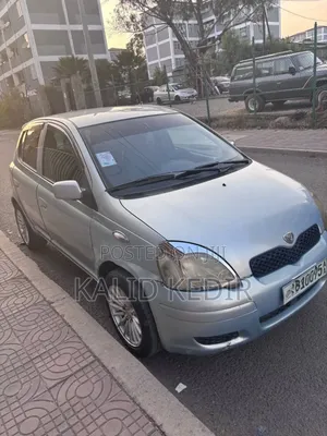 Photo - Toyota Vitz 2004 Silver