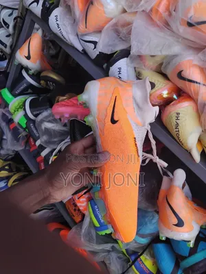 የካስ ጫማ Football Shoes