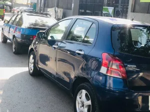 Photo - Toyota Yaris 2010 Blue