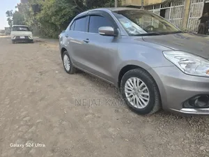 Photo - Suzuki Dzire 2022 Silver