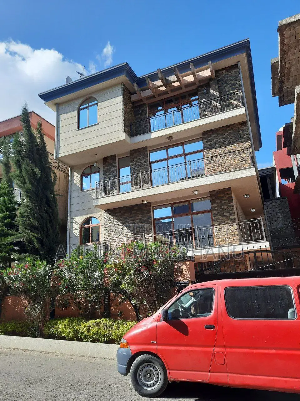 5bdrm Villa in Bole for sale