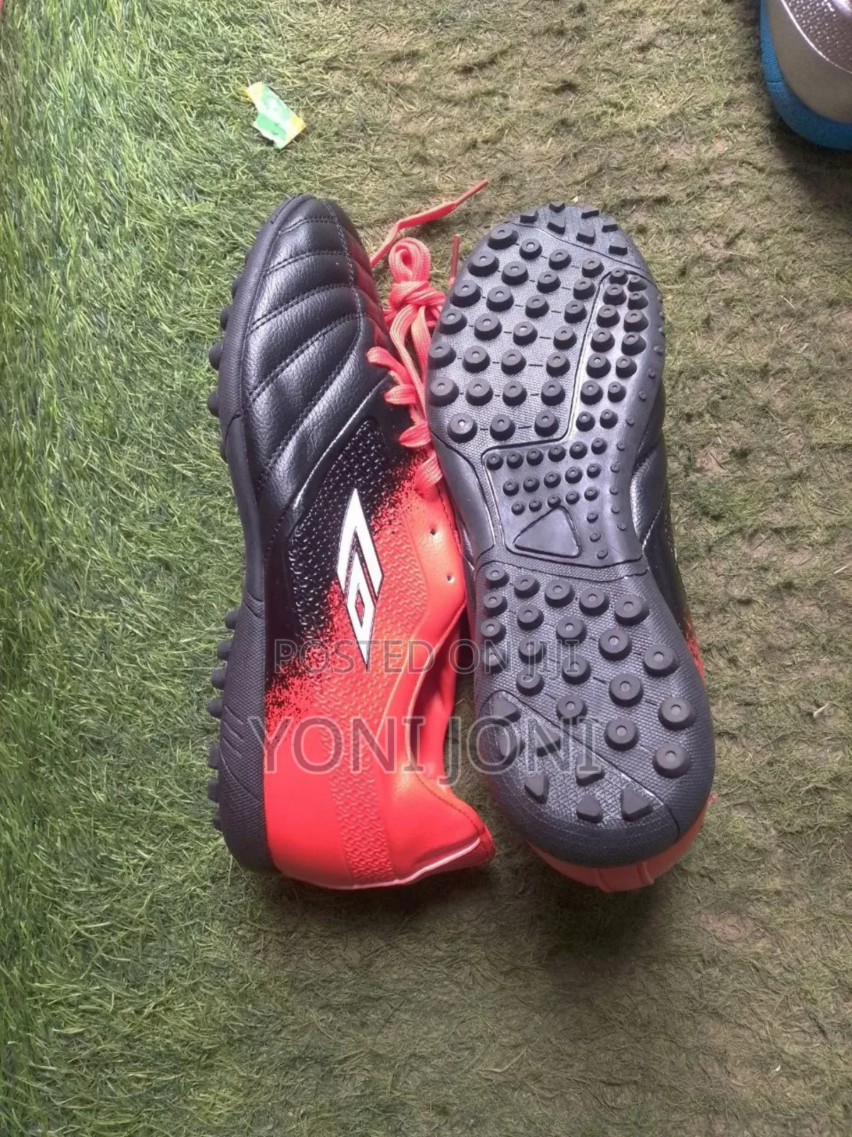 ፉትሳል ታኬታ Shoes