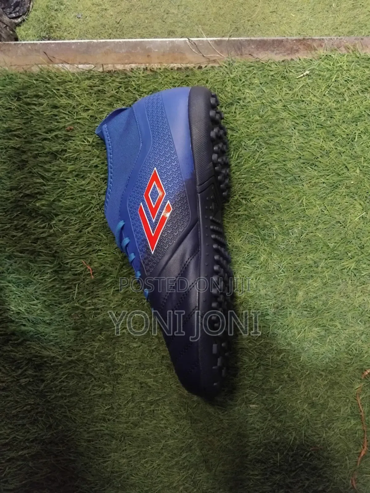 ፉትሳል ታኬታ Shoes