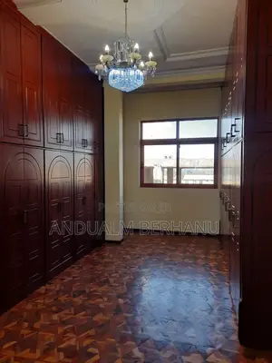 5bdrm Villa in Bole for sale