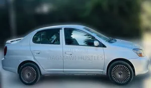 Toyota Platz 1.0 FWD 2005 Silver