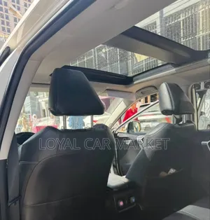 Toyota RAV4 2022 White