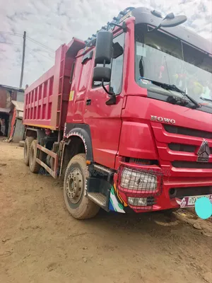 Sinotruk 2025 Red
