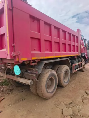 Sinotruk 2025 Red