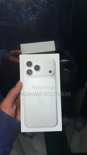 Photo - New Apple iPhone 17 Pro Max 256 GB Silver